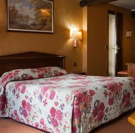 Meslay Republique Hotel