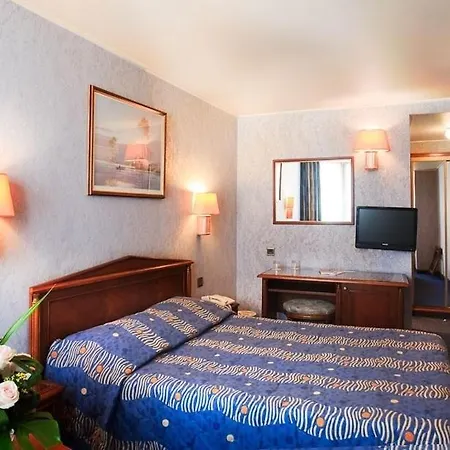 Meslay Republique Hotel