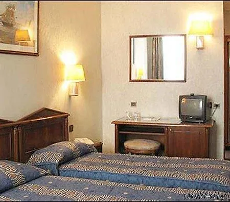 Meslay Republique Hotel París