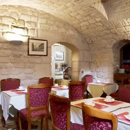 Meslay Republique Hotel