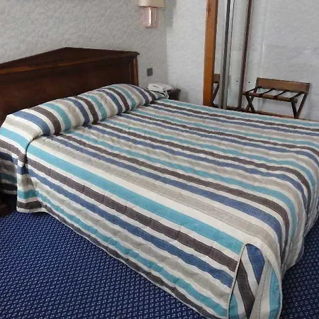 ميسليه ريبوبليك باريس