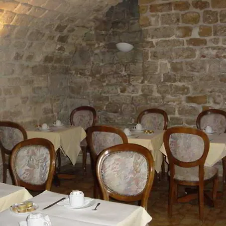 Meslay Republique 3*