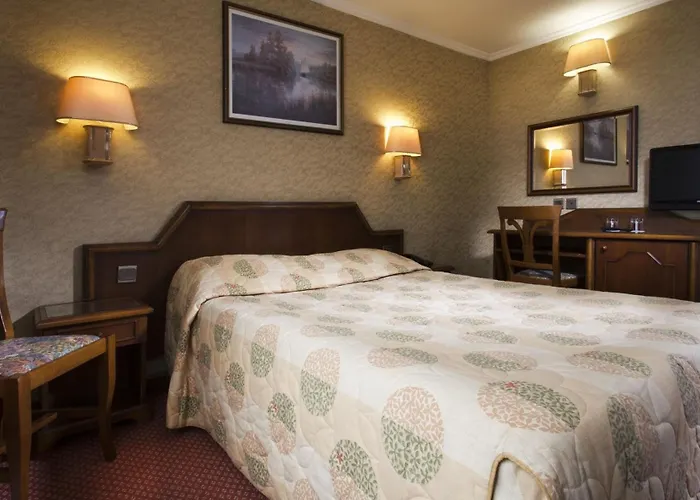 Meslay Republique 3*