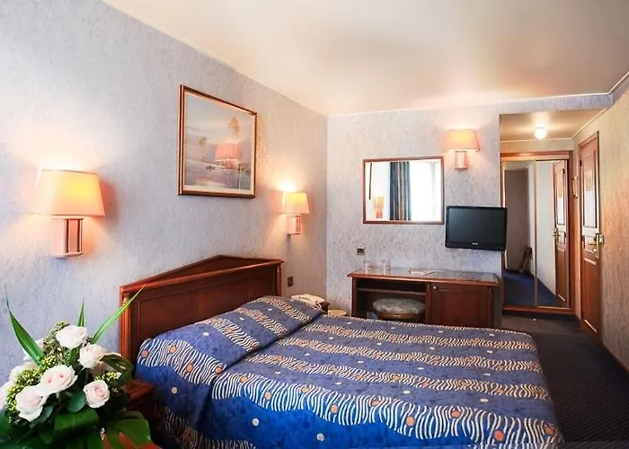 Meslay Republique מלון