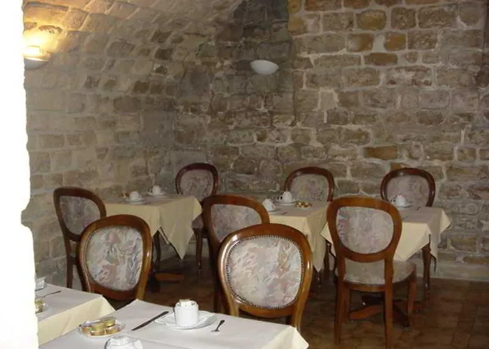 Meslay Republique 3*