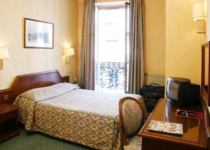 Meslay Republique Otel 3*