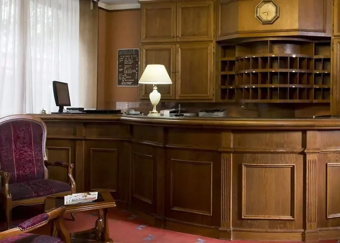 Meslay Republique Hotel