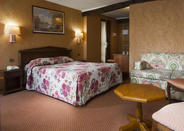 Hotel Meslay Republique 3*