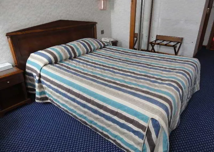 Meslay Republique Parijs